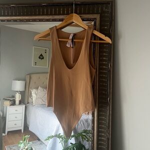 VS V-Neck Nude Bodysuit